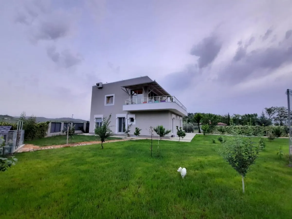 Hilltop Hideaway Elbasan Bed & Breakfast